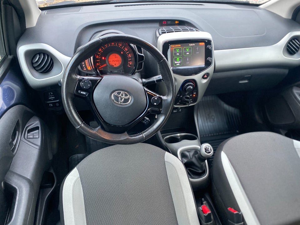 Toyota Aygo 1,0 VVT-i x-black II 5d