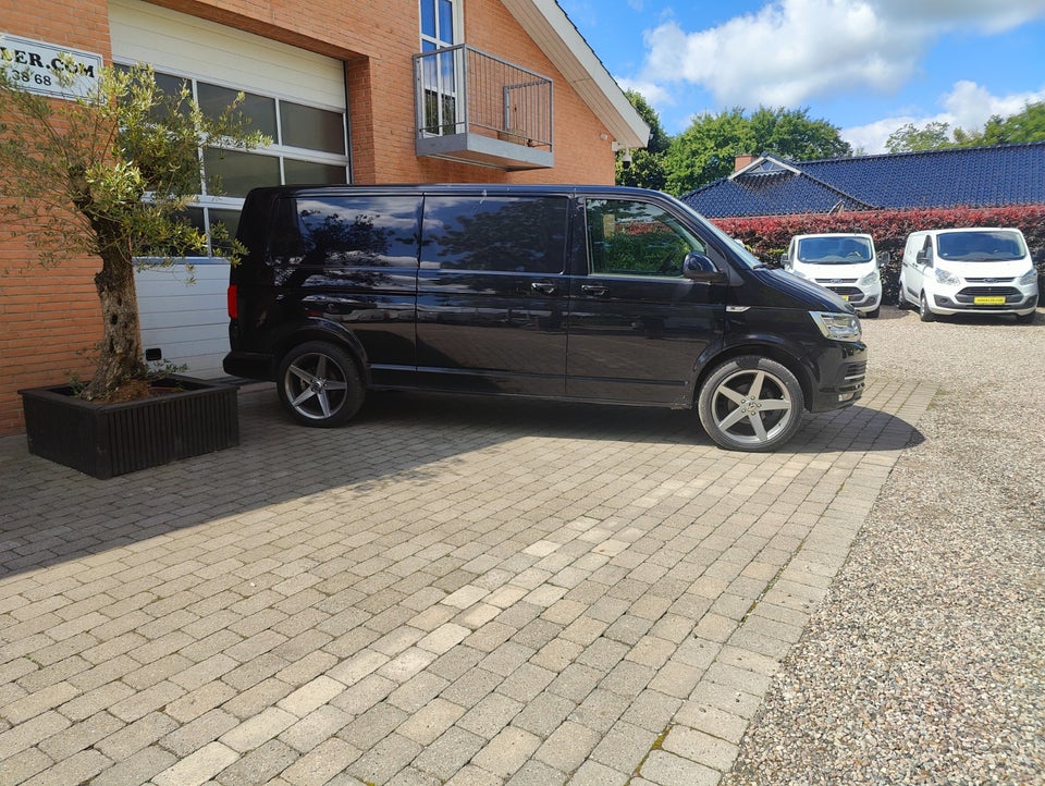 VW Transporter 2,0 TDi 150 Kassevogn lang