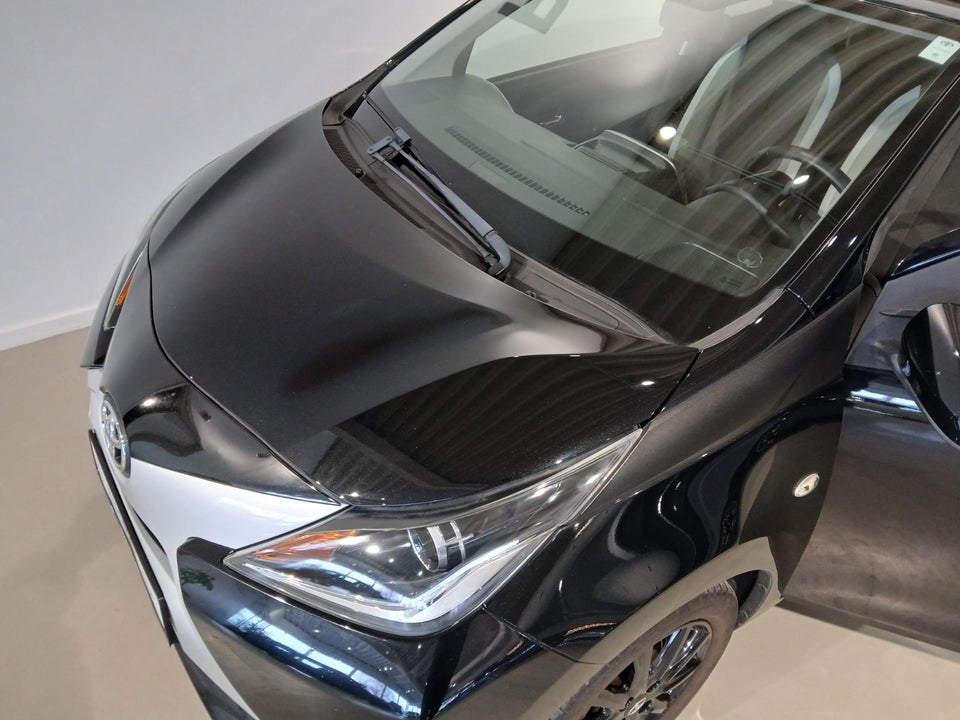 Toyota Aygo 1,0 VVT-i x-black 5d