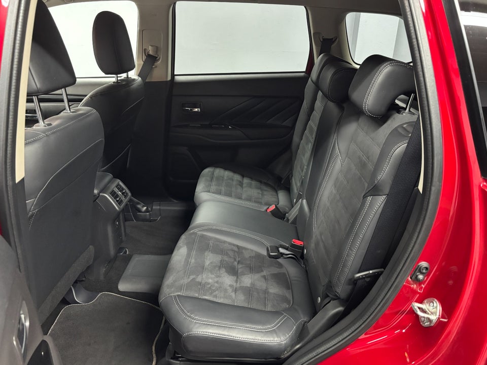 Mitsubishi Outlander 2,4 PHEV Inform+ CVT 4WD 5d