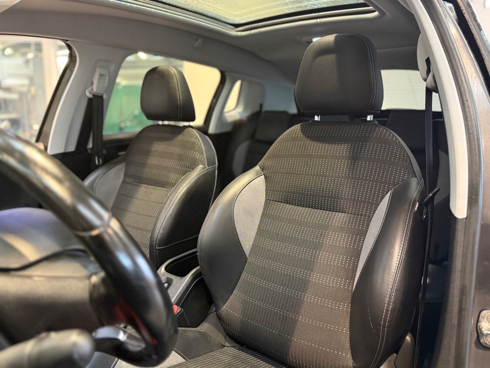 Peugeot 2008 1,2 e-THP 110 Allure Sky 5d