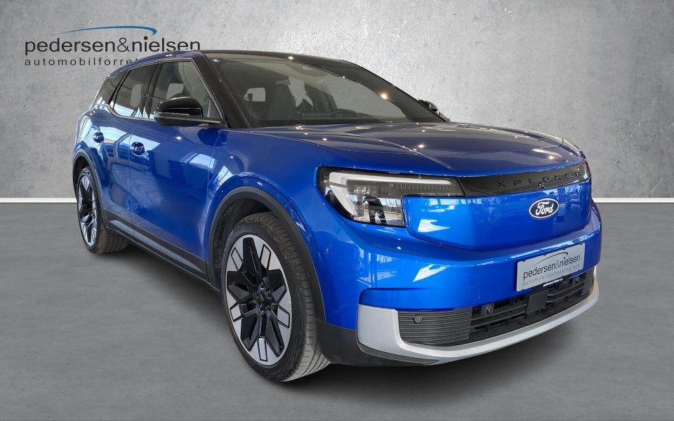 Ford Explorer 77 Premium Extended Range 5d