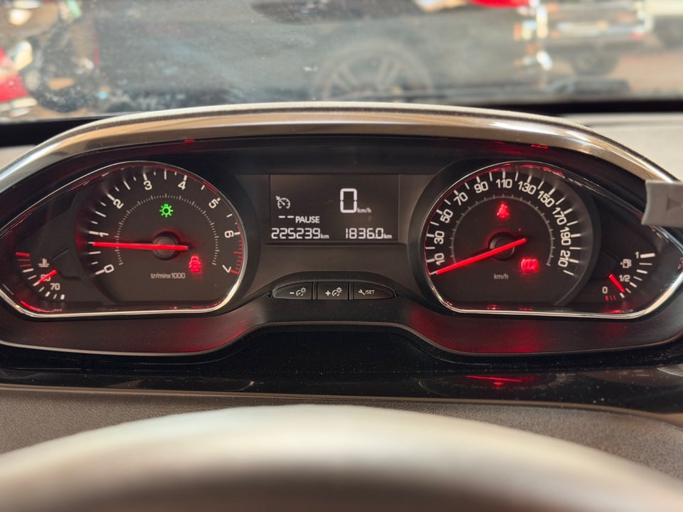 Peugeot 208 1,2 VTi Access 3d