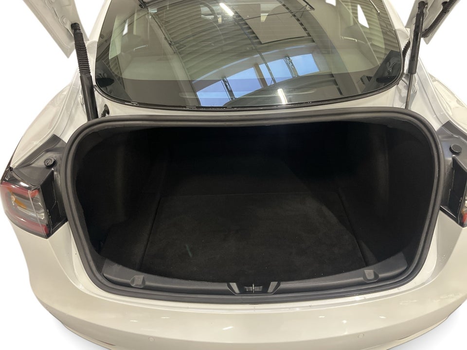 Tesla Model 3 Standard Range+ RWD 4d