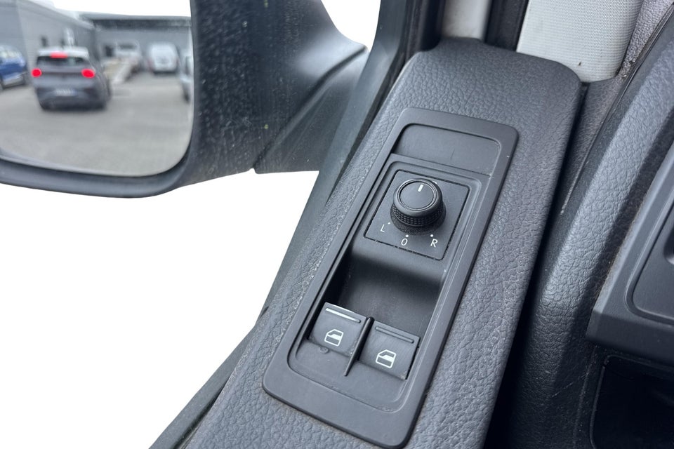 VW Transporter 2,0 TDi 102 Kassevogn lang