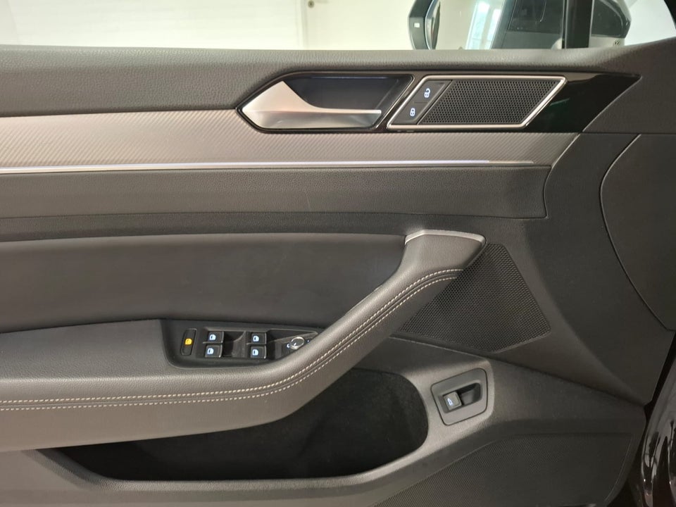 VW Passat 2,0 TDi 240 R-line Variant DSG 4Motion 5d