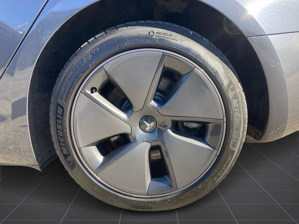 Tesla Model 3 Long Range AWD 4d
