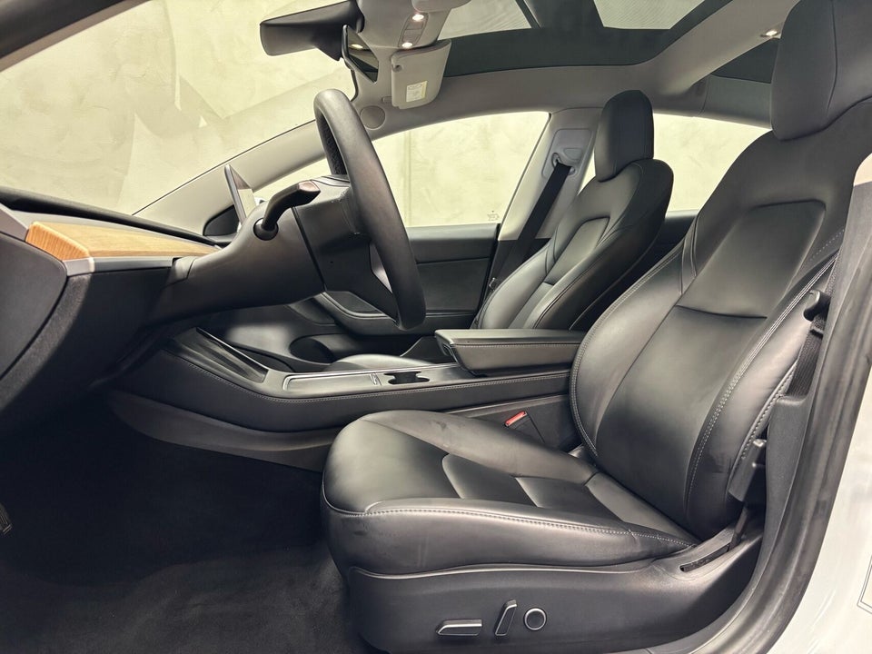 Tesla Model 3 Standard Range+ RWD 4d