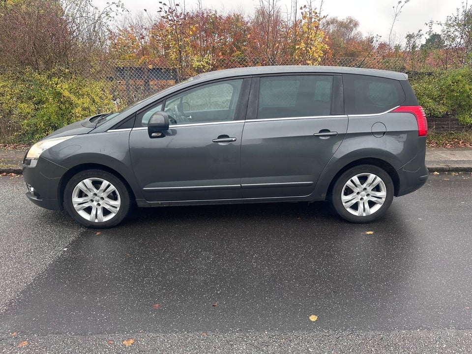 Peugeot 5008 1,6 HDi 110 Premium 7prs 5d