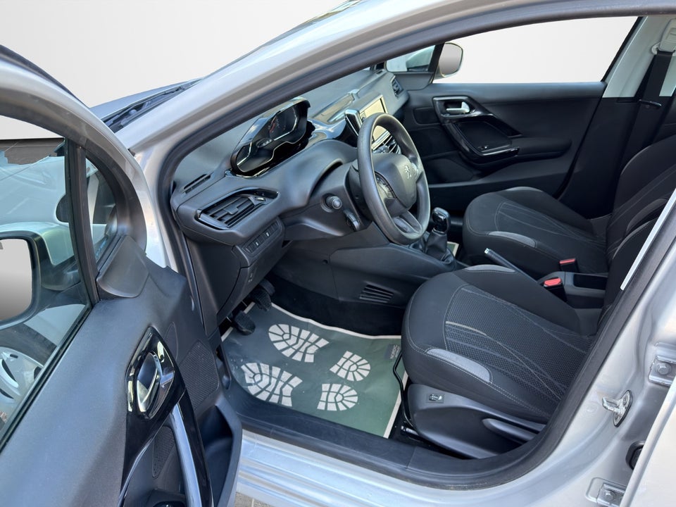 Peugeot 208 1,2 VTi Allure Sky 5d
