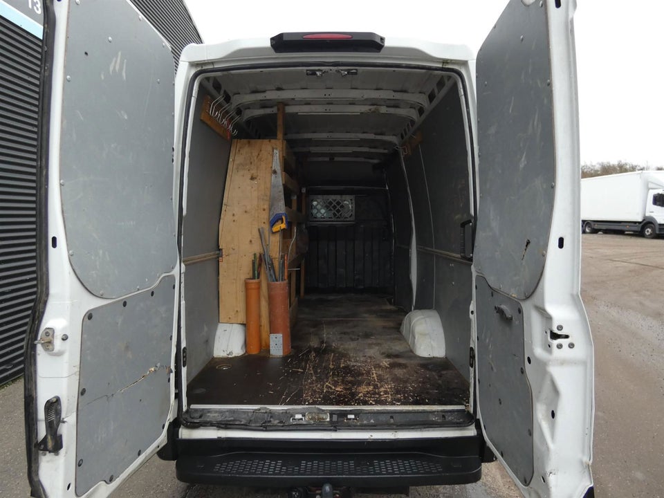 Iveco Daily 2,3 35S16 12m³ Van AG8