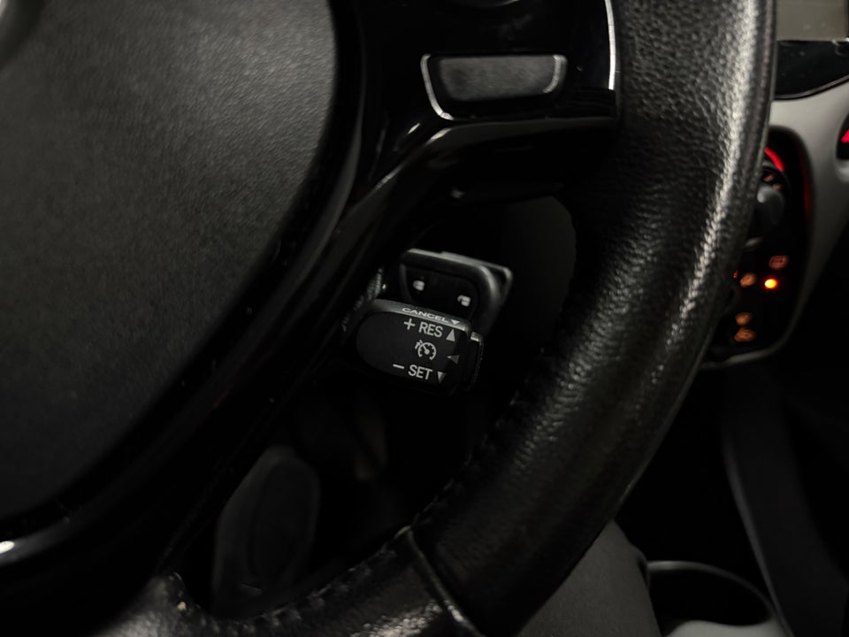 Toyota Aygo 1,0 VVT-i x-wave Sky 5d