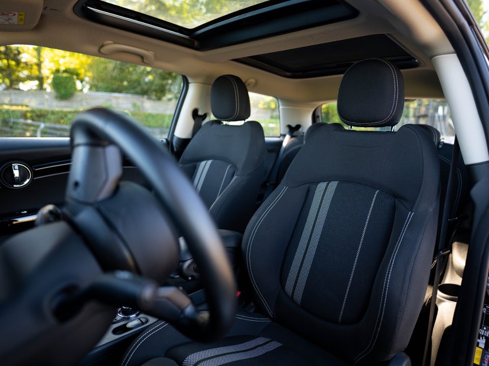 MINI Cooper SE Essential 3d