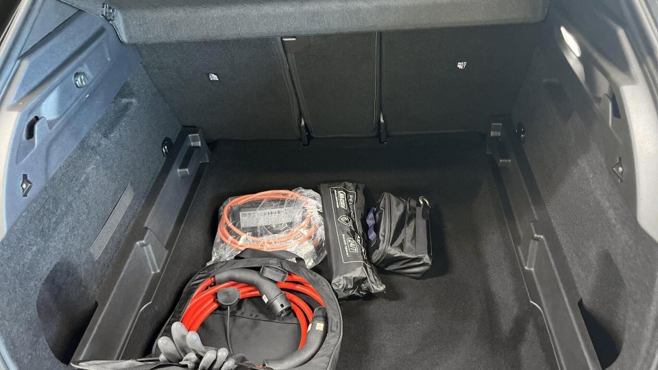 Peugeot e-3008 77 GT 5d