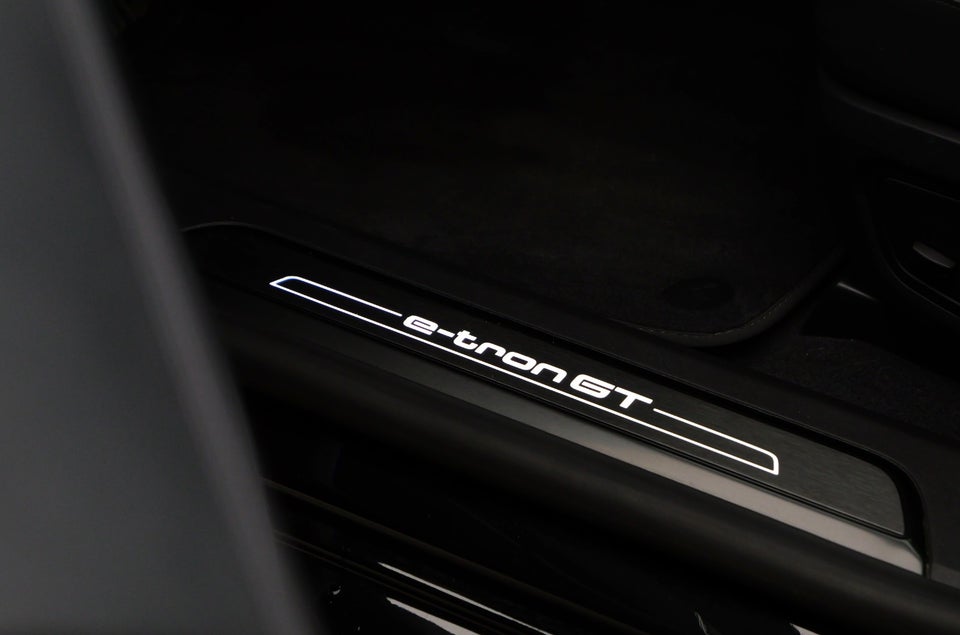 Audi e-tron GT quattro 4d