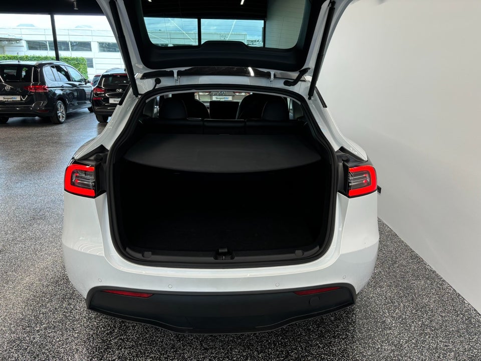 Tesla Model Y Long Range AWD 5d