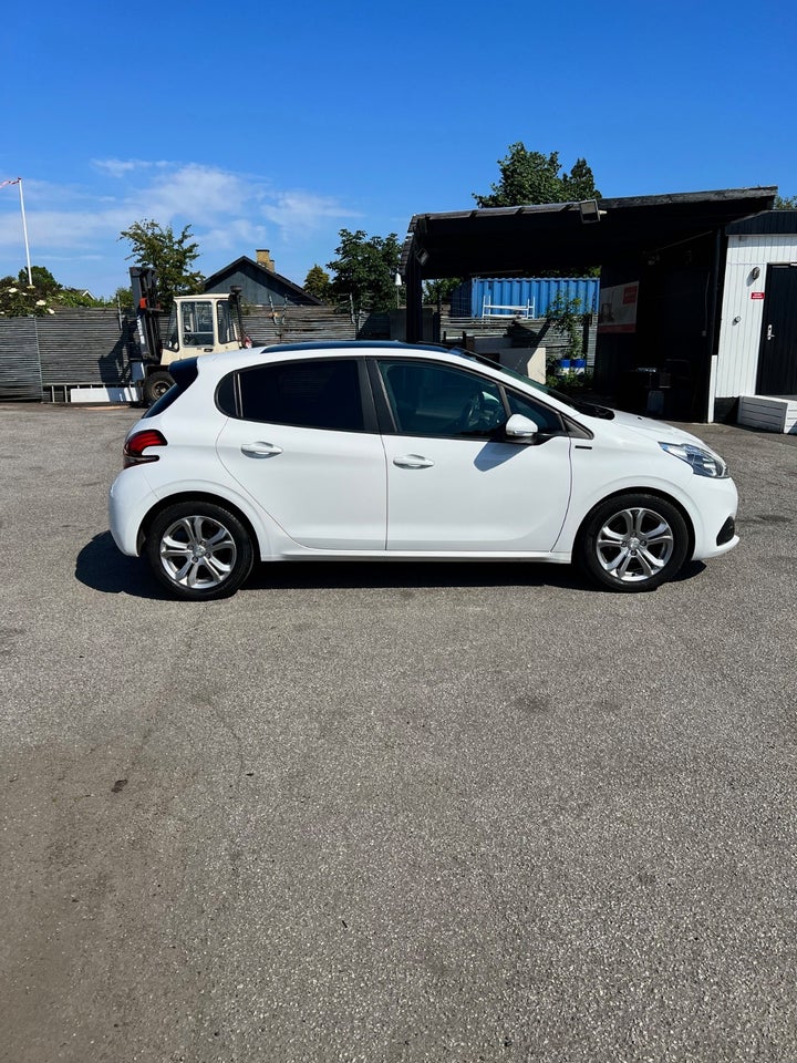 Peugeot 208 1,5 BlueHDi 100 Signature Sky 5d