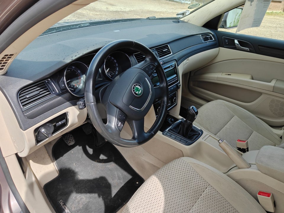 Skoda Superb 1,8 TSi 160 Elegance Combi 5d