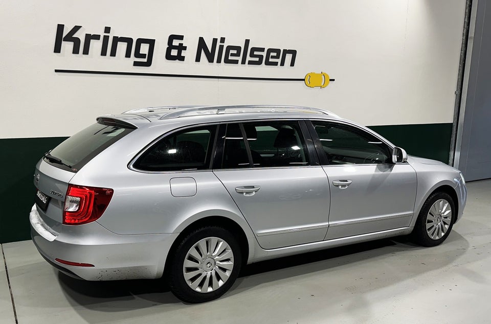 Skoda Superb 2,0 TDi 140 Elegance Combi 5d