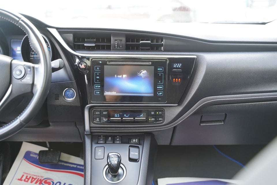 Toyota Auris 1,8 Hybrid H2 Style Skyview CVT 5d