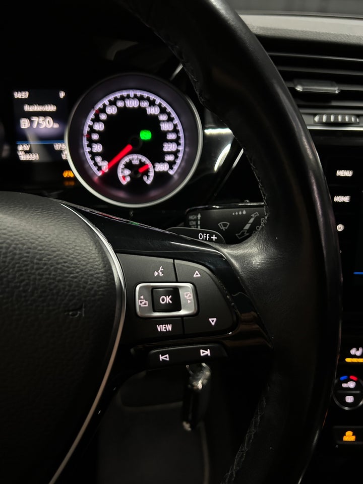 VW Touran 2,0 TDi 150 Highline DSG 7prs 5d