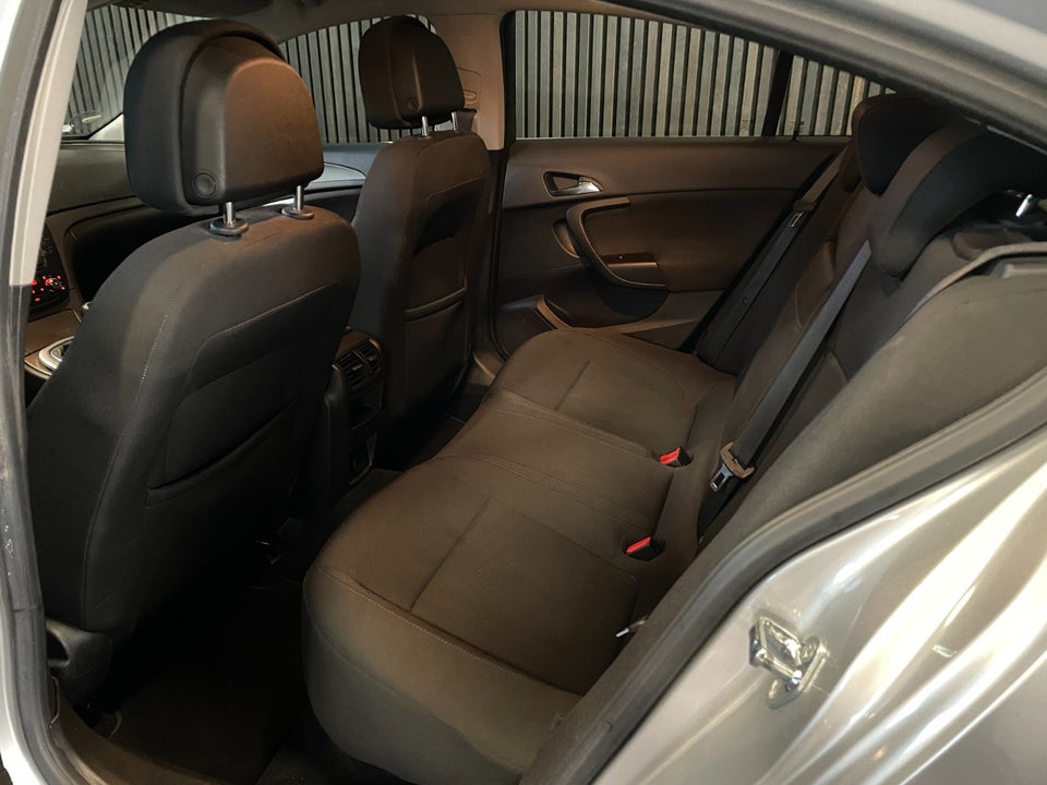 Opel Insignia 1,8 Edition 4d