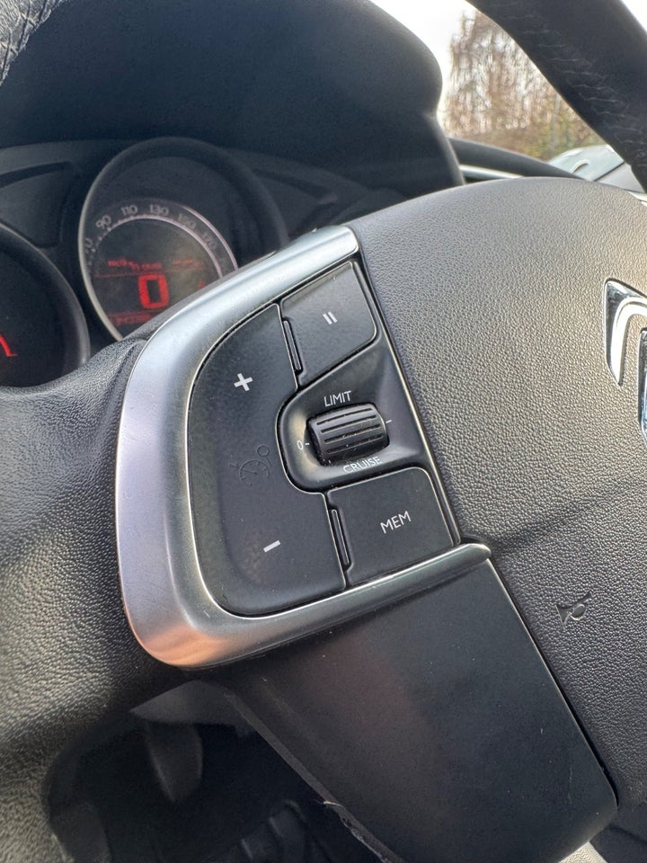 Citroën C4 1,6 e-HDi 115 Seduction 5d