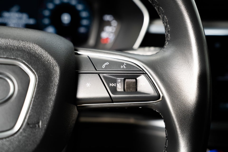 Audi Q3 45 TFSi e Attitude plus S-tr. 5d