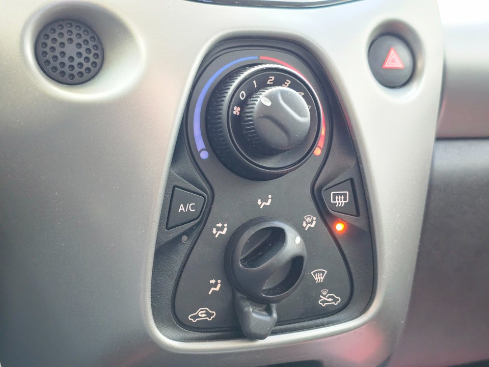 Toyota Aygo 1,0 VVT-i x-play 5d