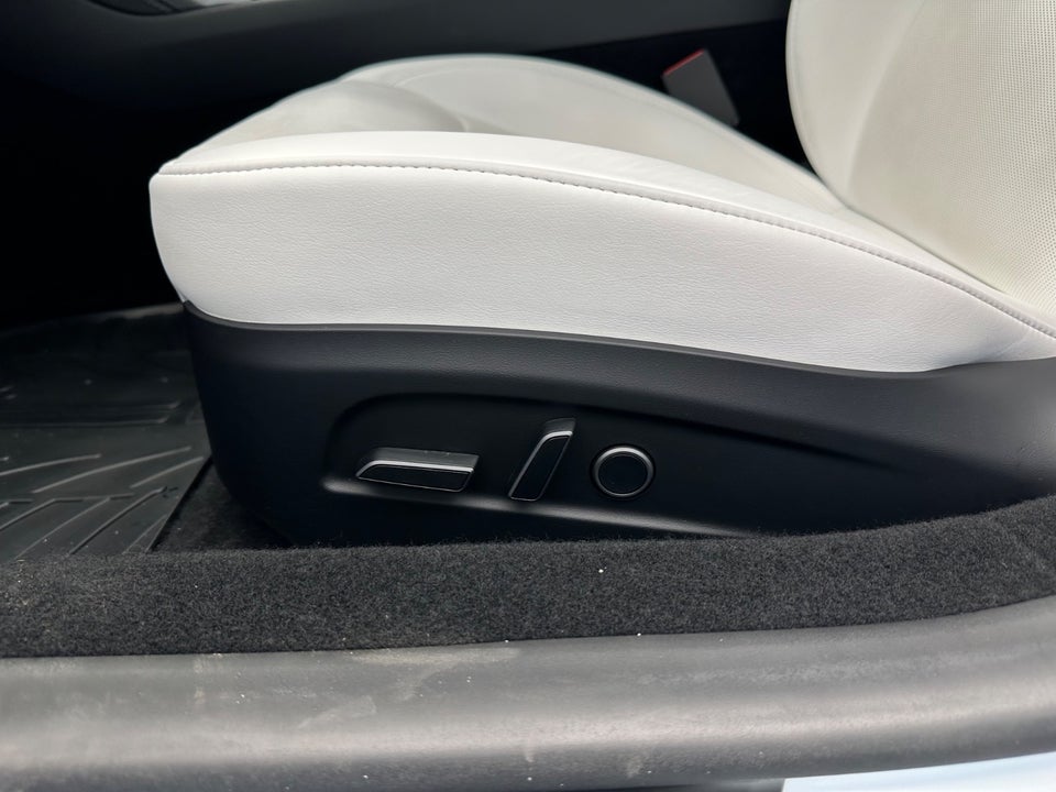 Tesla Model 3 RWD 4d