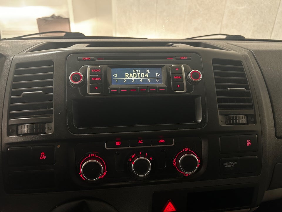 VW Transporter 2,0 TDi 140 Kassevogn kort