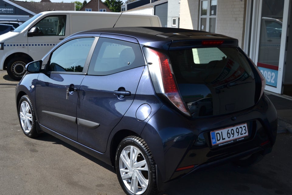 Toyota Aygo 1,0 VVT-i x-wave Sky 5d