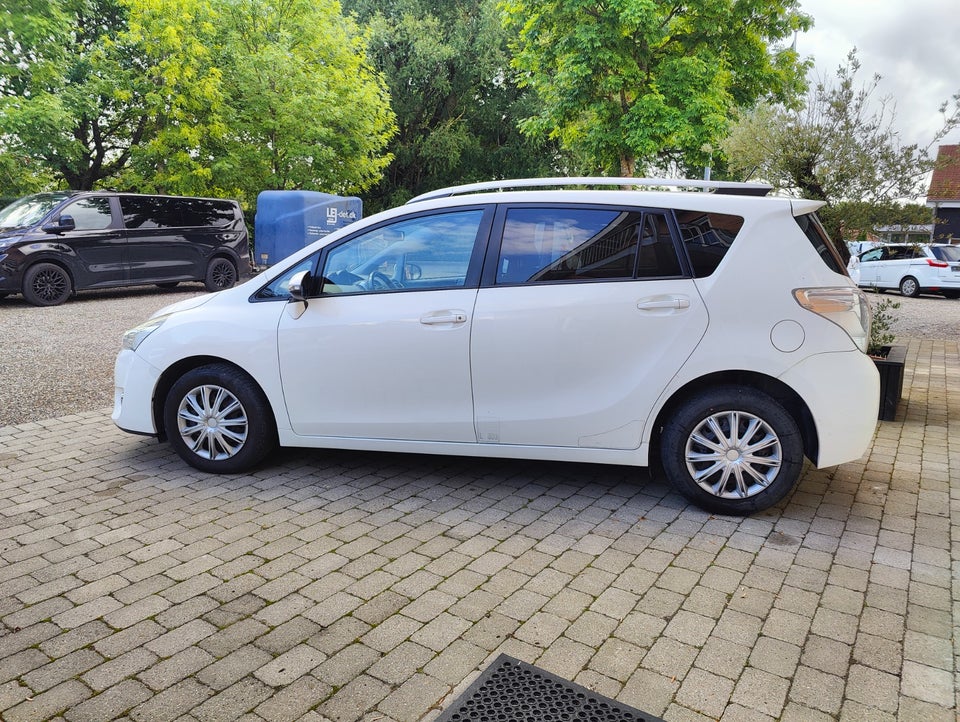 Toyota Sportsvan 2,0 D-4D T2 Vision 5d