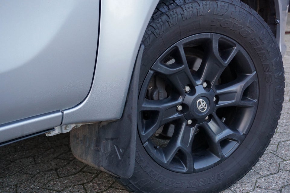 Toyota HiLux 2,4 D-4D 150 T4 Db.Kab aut. 4x4 4d