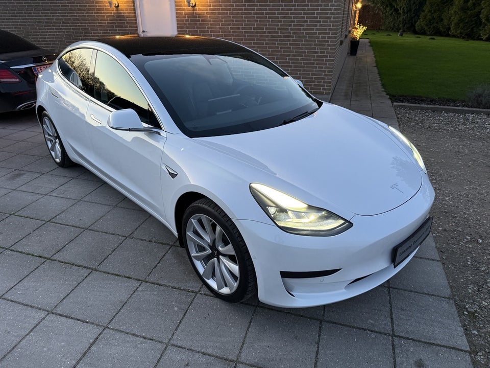 Tesla Model 3 Standard Range+ RWD 4d