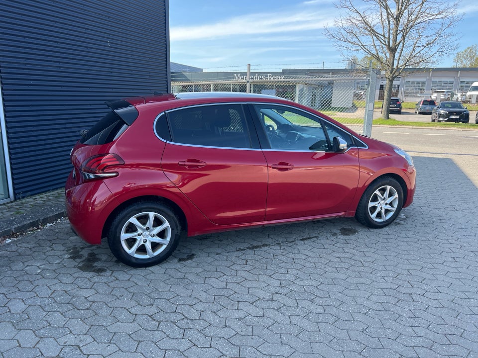 Peugeot 208 1,6 BlueHDi 100 Allure Sky 5d