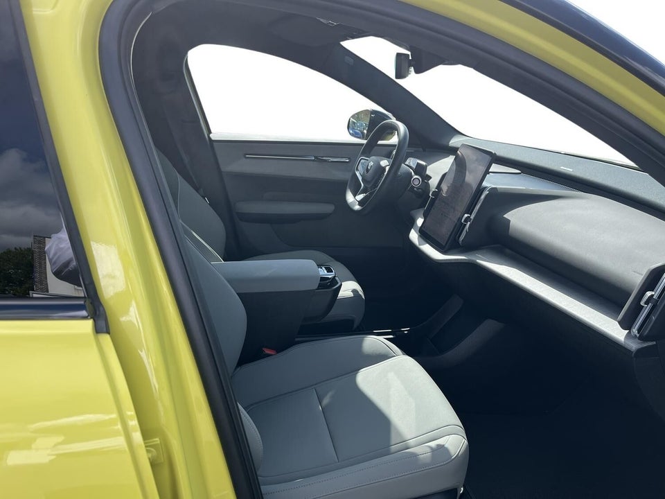 Volvo EX30 Extended Range Plus 5d