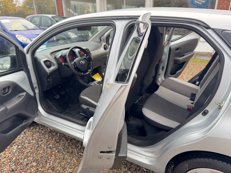 Toyota Aygo 1,0 VVT-i x-play 5d