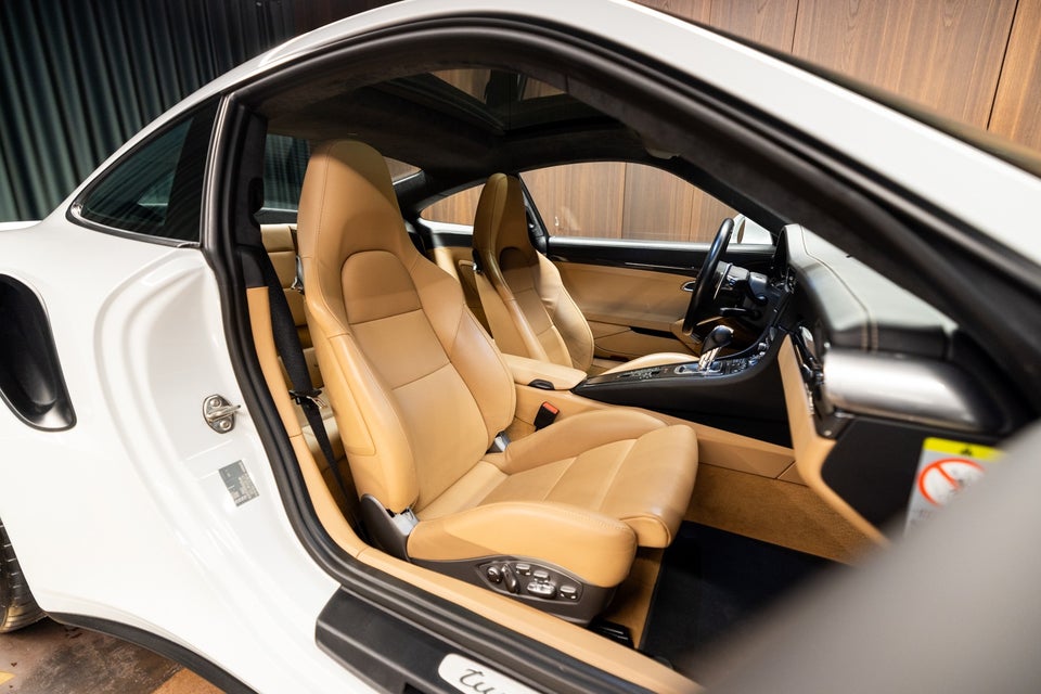 Porsche 911 Turbo S 3,8 Coupé PDK 2d