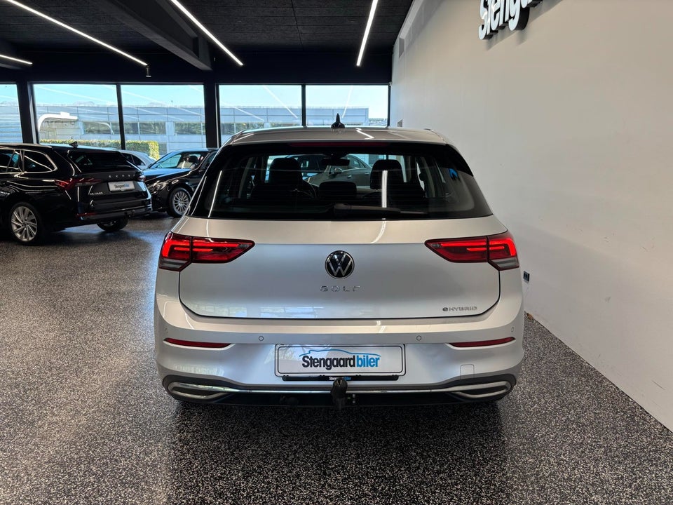 VW Golf VIII 1,4 eHybrid DSG 5d