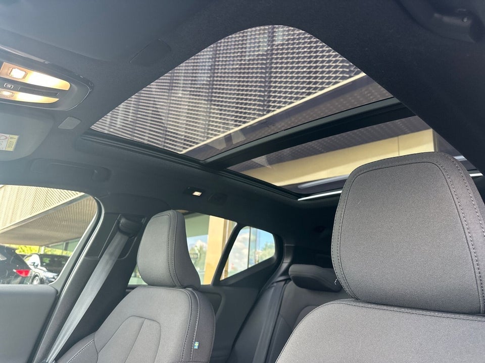 Volvo EX40 Extended Range Black Edition 5d