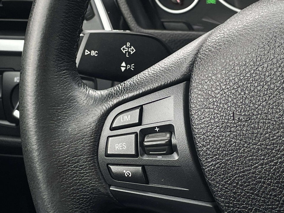 BMW 320i 2,0 Touring aut. 5d