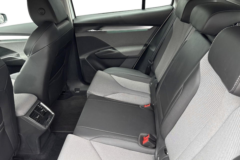 Skoda Enyaq 50 iV 5d