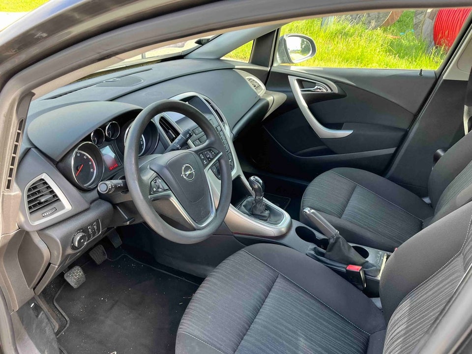 Opel Astra 1,6 Enjoy 5d