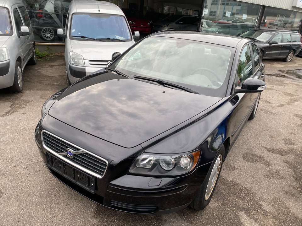 Volvo S40 1,6  4d