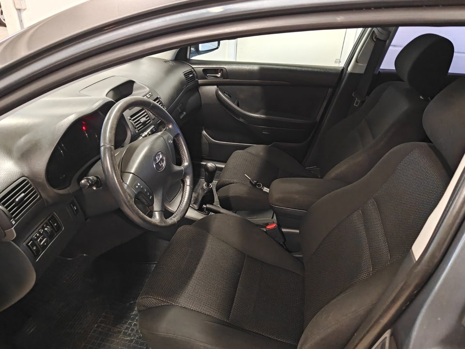 Toyota Avensis 1,8 VVT-i Sol stc. 5d