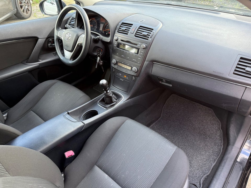 Toyota Avensis 1,8 VVT-i T2 stc. 5d