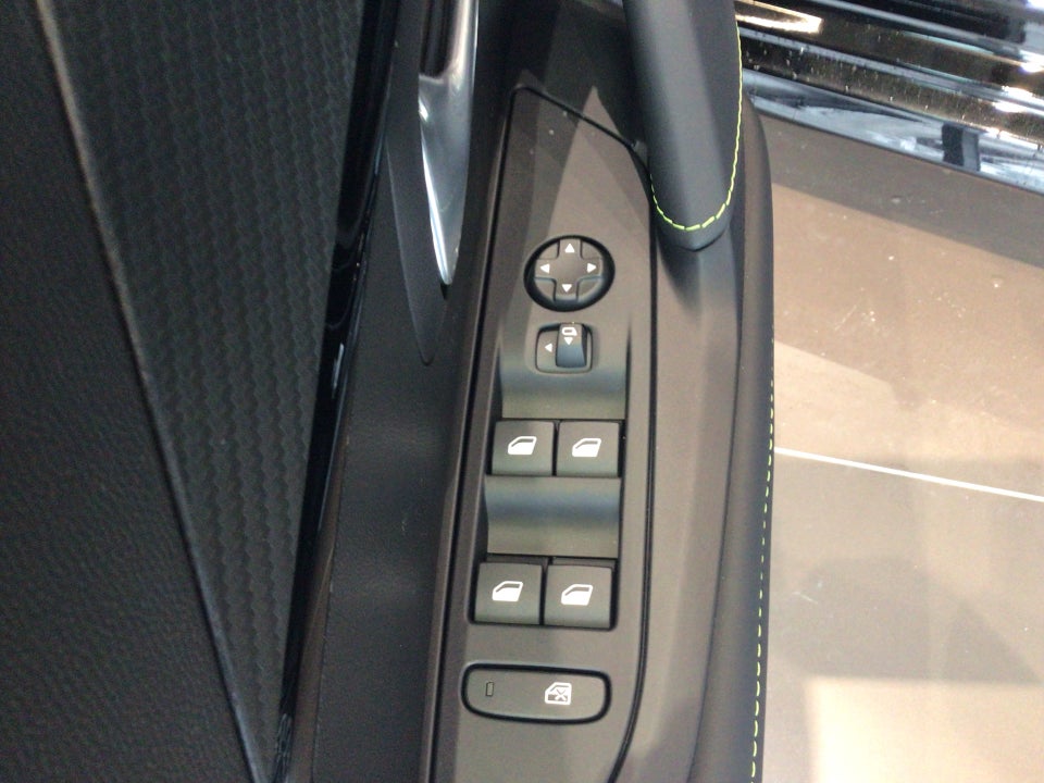 Peugeot e-208 54 GT Pack 5d