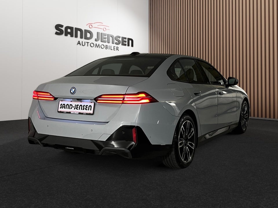 BMW i5 eDrive40 M-Sport 4d