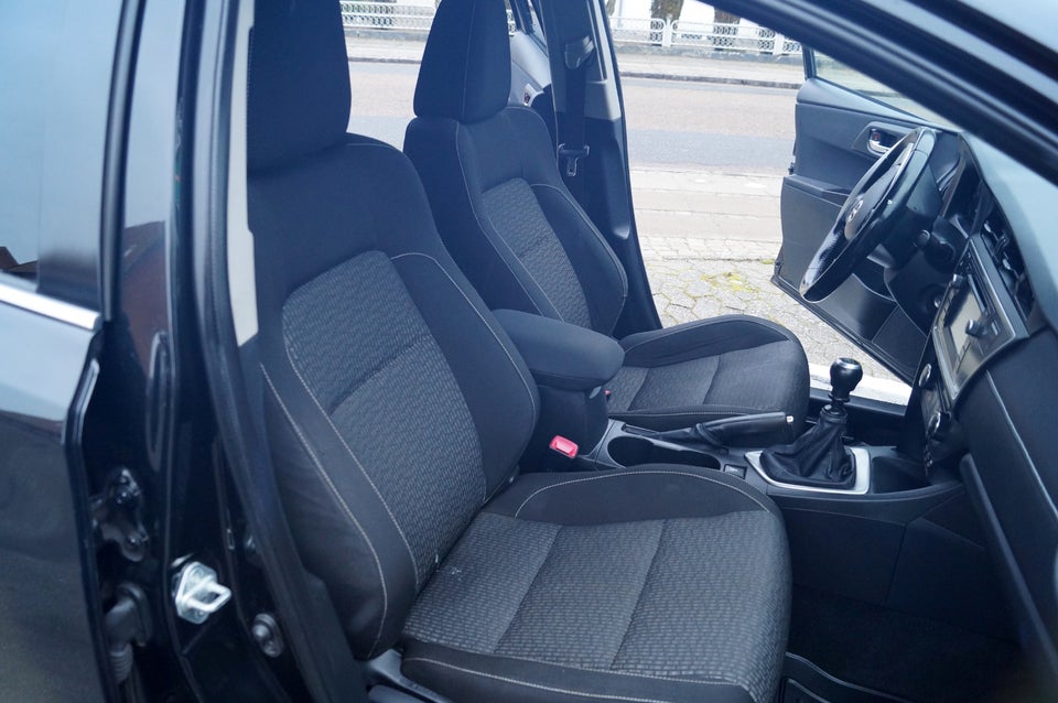 Toyota Auris 1,4 D-4D T2 Premium 5d